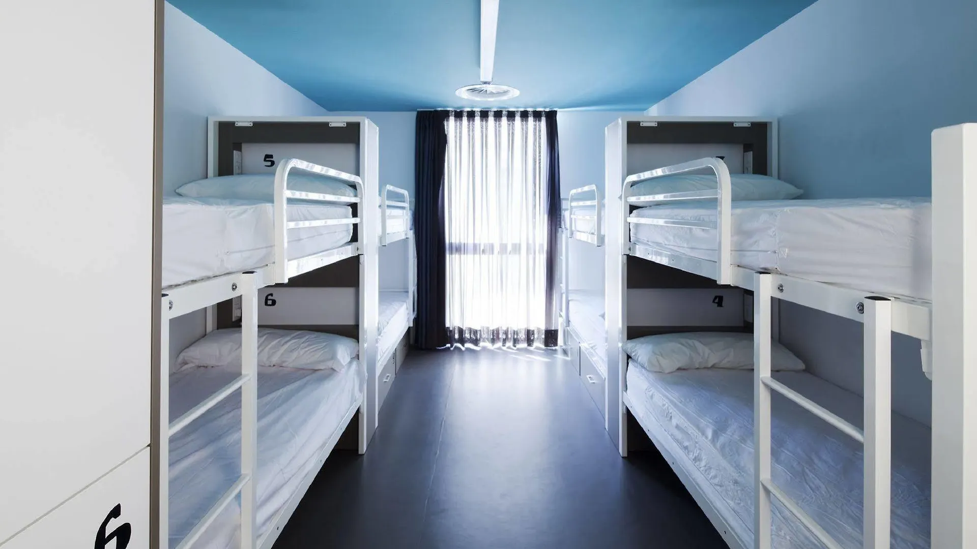 Amistat Beach Hostel Barcelona