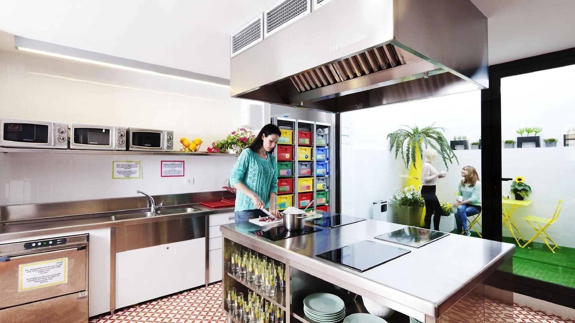 Amistat Beach Hostel Barcelona