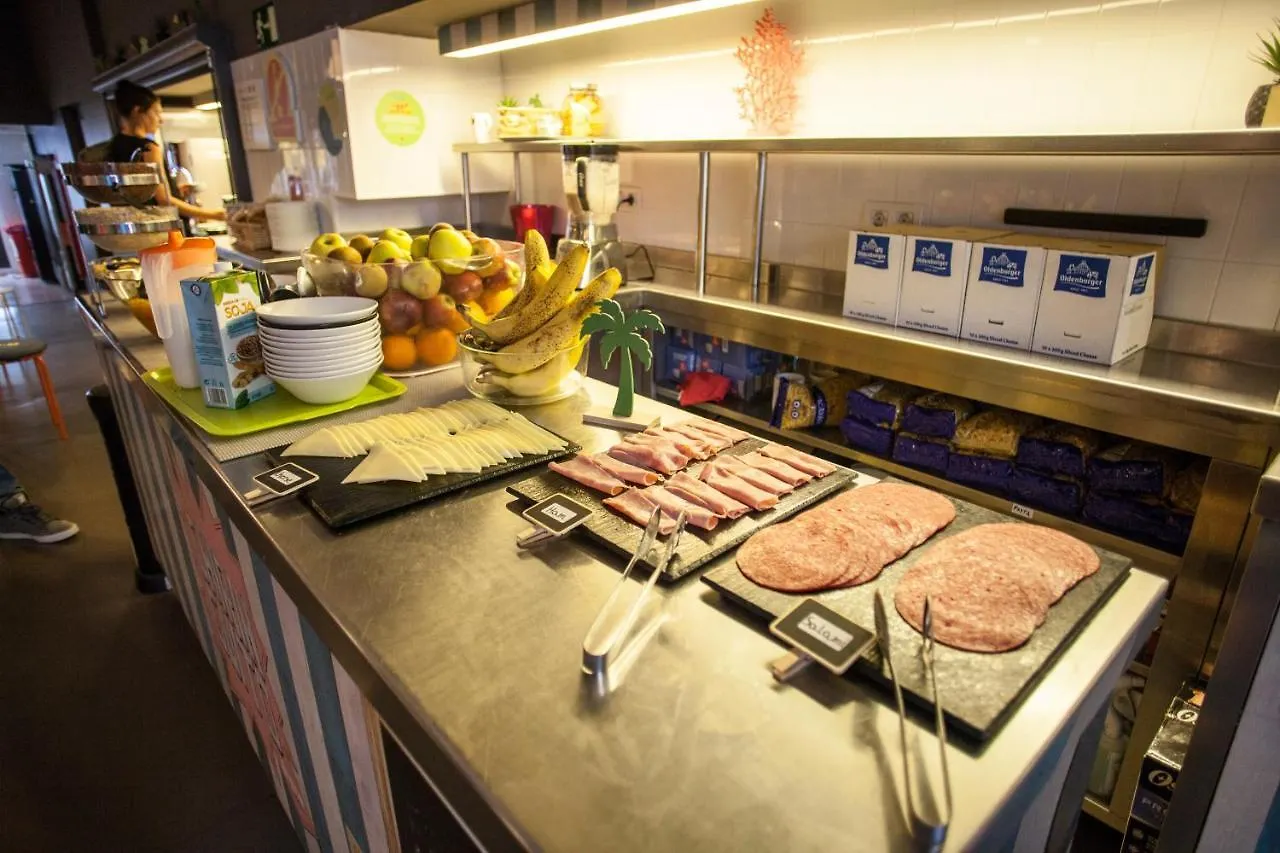 Amistat Beach Hostel Barcelona