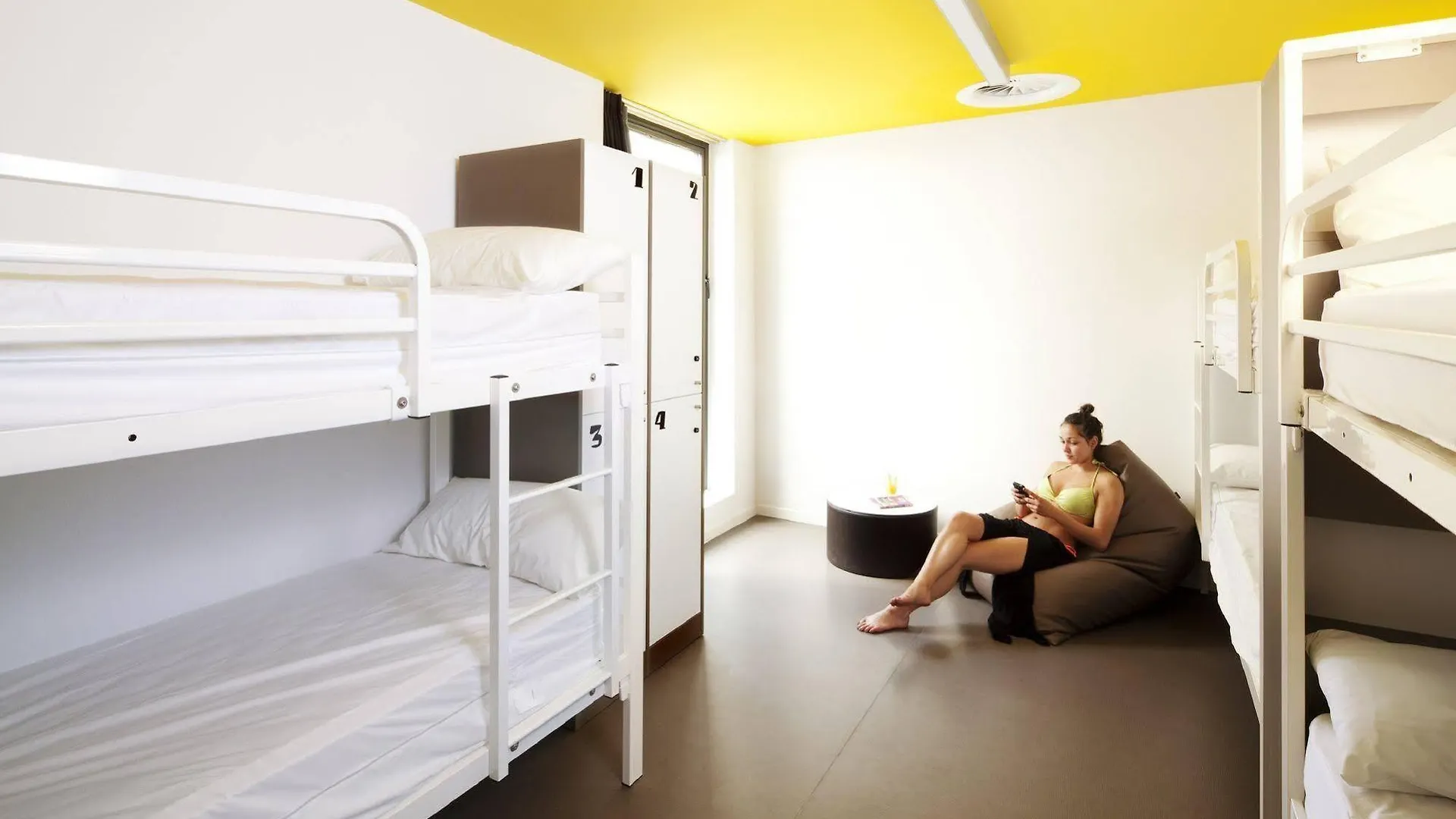 Amistat Beach Hostel Barcelona