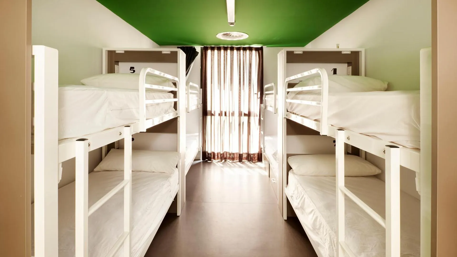 Amistat Beach Hostel Barcelona